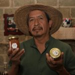 Con el objetivo de brindar certeza jurídica y fortalecer la actividad apícola en la entidad, el Gobierno del Estado de Puebla firmó un convenio de internación apícola con el Gobierno del Estado de Veracruz, que permitirá la movilización ordenada y segura de colmenas entre ambas entidades.