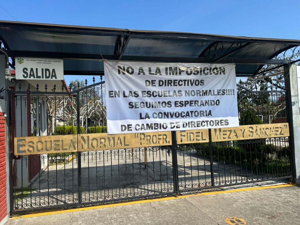 Docentes de la normal de Cuautlancingo se suman a movilización estatal contra designación de directivos