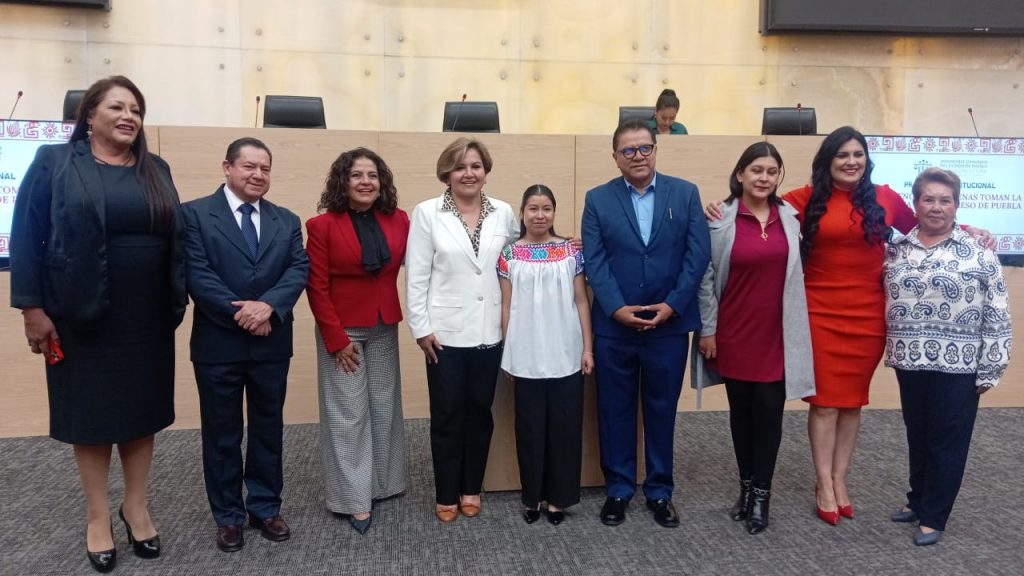 En el Congreso del Estado de Puebla, la diputada Modesta Delgado Juárez presentó una iniciativa para reforzar el bienestar animal mediante un decreto que reforma las fracciones XXXVII y XXXIX del artículo 3 de la Ley de Bienestar Animal del Estado de Puebla.