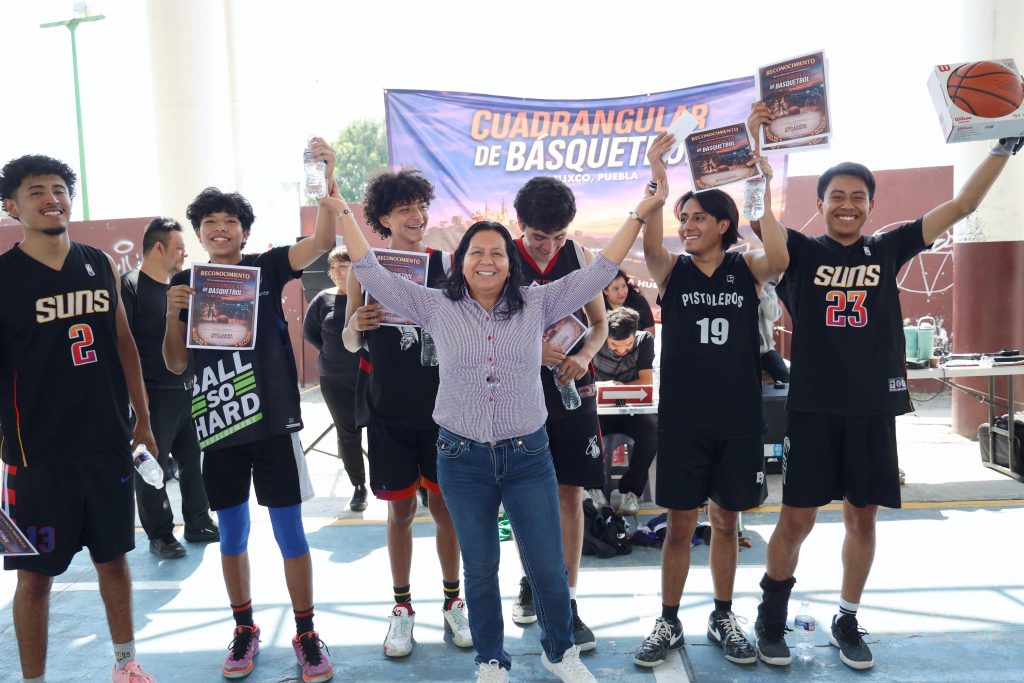 Ana Laura Altamirano, Secretaria de Agricultura y Desarrollo Rural, convivió con la gente del Infonavit en una jornada deportiva que reafirma su compromiso con el impulso al deporte como herramienta de bienestar, desarrollo social y fortalecimiento de la unidad. Durante este encuentro, destacó la importancia de respaldar a las y los deportistas, generando espacios que fomenten la disciplina, el trabajo en equipo y el crecimiento personal.