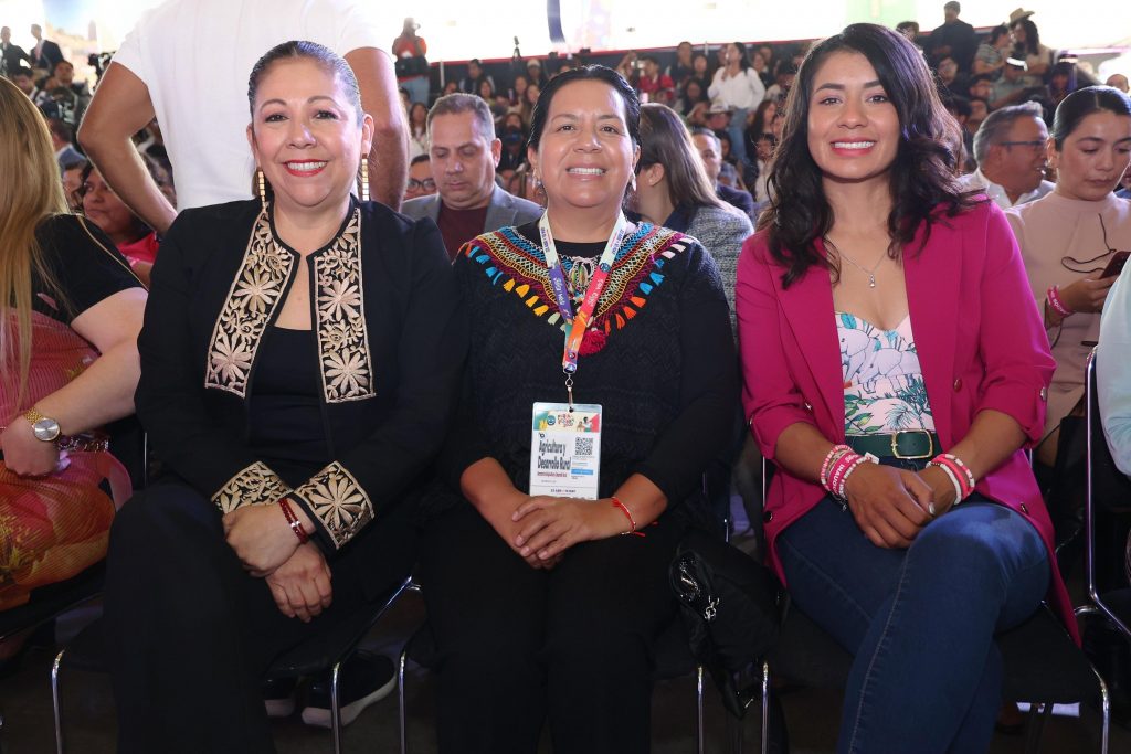 Ana Laura Altamirano, secretaria de la SADR, acompañó al gobernador Alejandro Armenta en la inauguración de la Feria de Puebla 2026, marcando el inicio de una de las celebraciones más importantes y esperadas por las familias poblanas.