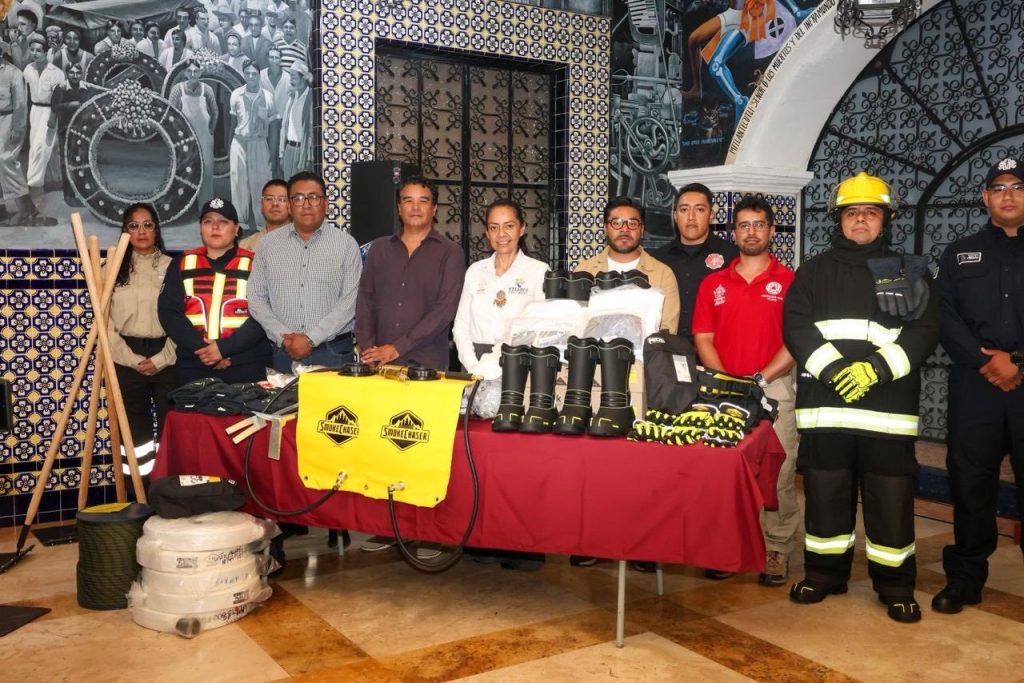 ARIADNA AYALA EQUIPA A PROTECCIÓN CIVIL, BOMBEROS Y PARAMÉDICOS DE ATLIXCO