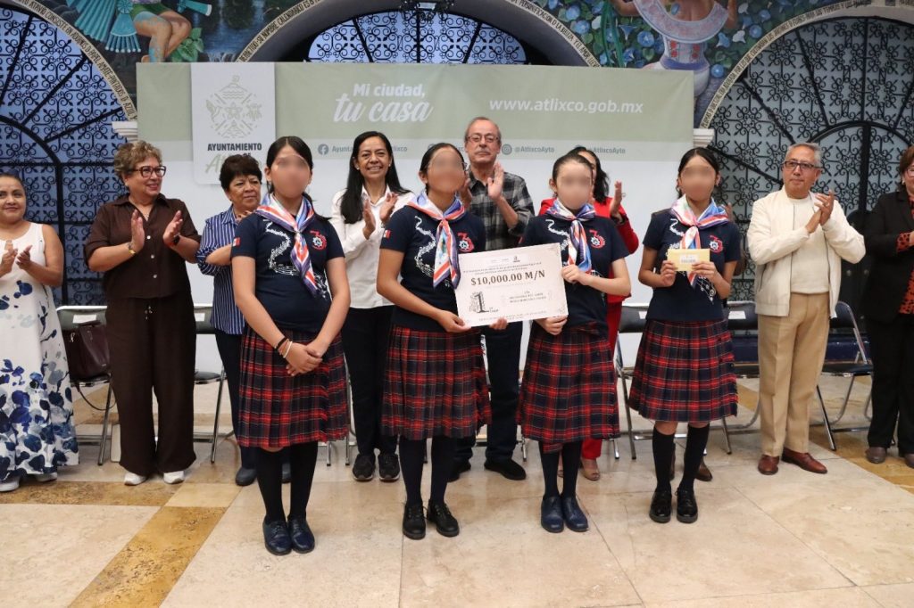 ATLIXCO FORTALECE EL ORGULLO DE PERTENENCIA; ARIADNA AYALA RECONOCE A GANADORES DEL DESFILE E HIMNO DEL 4 DE MAYO